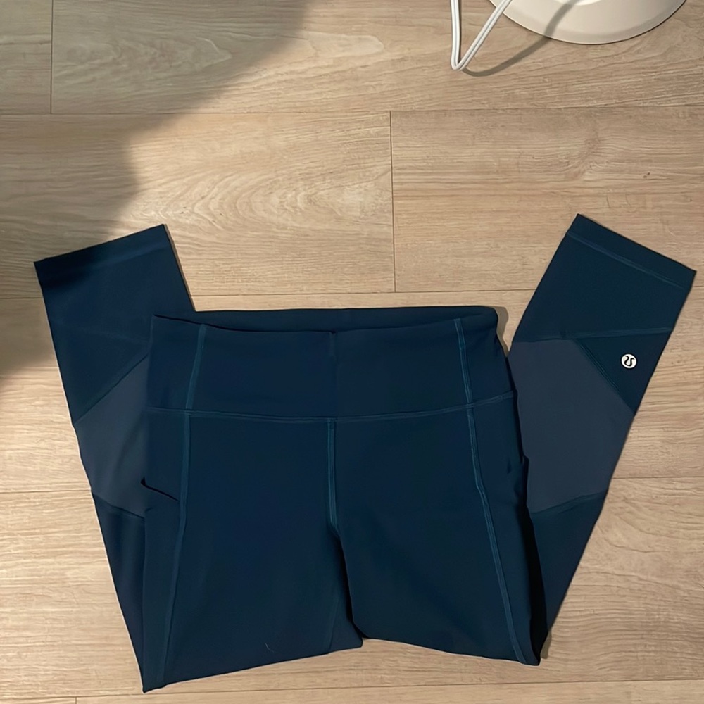 Lululemon• cropped 23 inch leggings